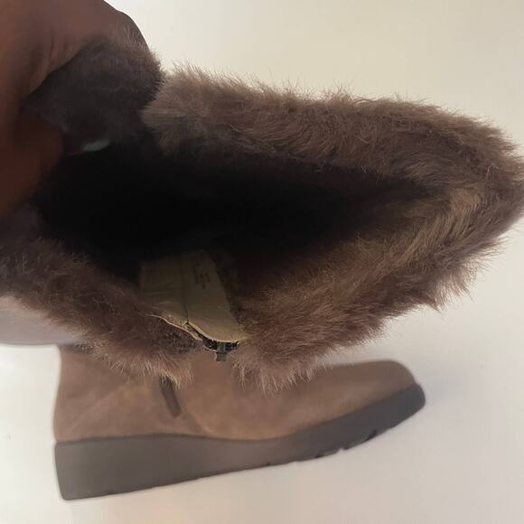 Easy Spirit Taupe/Brown Esusko Leather Upper Faux Fur Moderate Wedge Boot - 9.5 - Picture 8 of 10